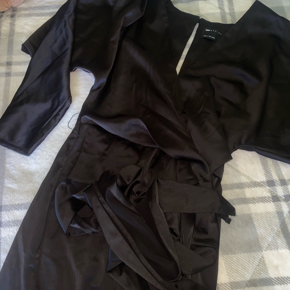 ASOS design black (thick) satin wrap v neck mini dress - Picture 6 of 11